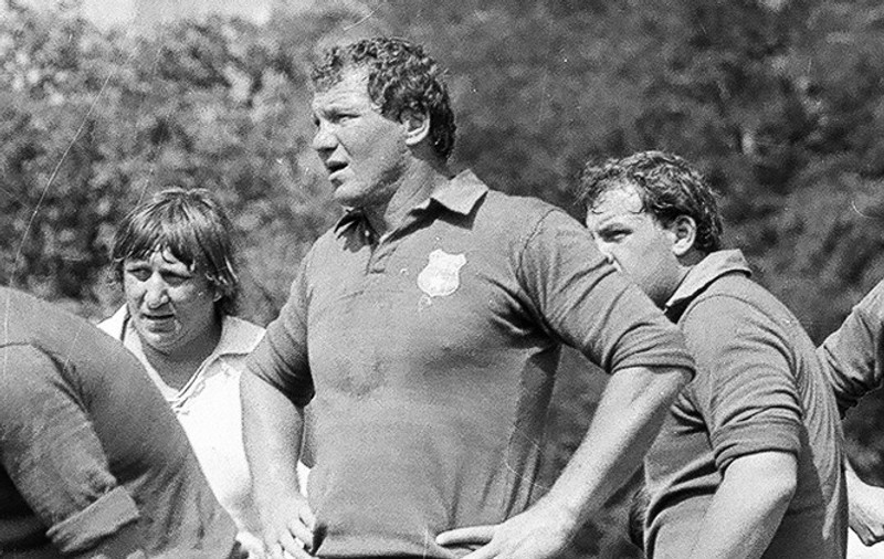 Fostul internațional Marin Ionescu reface povestea unui joc puțin cunoscut: meciul de caritate de rugby din Franța pentru victimele cutremurului din 1977: ”Băcioiu scăpase de cutremur, dar era să moară pe teren!”