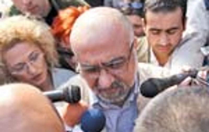 A fugit intr-o masina a Corpului Diplomatic