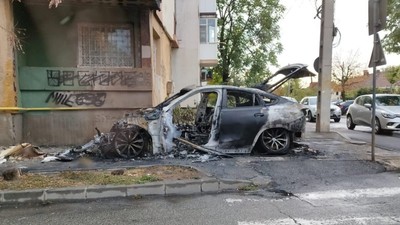 Mașina s-a făcut scrum. Foto Gazeta de Sud