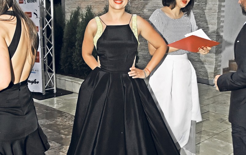 Amalia Enache ne arată… spatele!