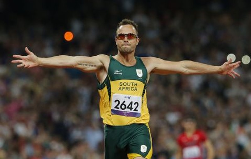 Oscar Pistorius, atletul cu picioarele amputate, şi-a împuşcat MORTAL iubita