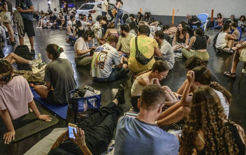 Sute de români vor să se întoarcă acasă din Israel și Iran. Autoritățile pregătesc evacuarea lor pe cale terestră