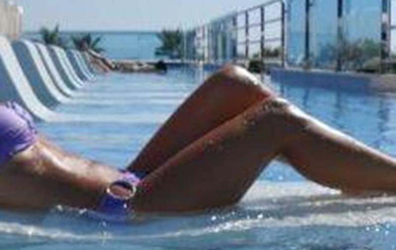 VEDETA de la noi pe care LEŞINI DACĂ O ÎNTÂLNEŞTI LA PISCINĂ! FOTO HOT
