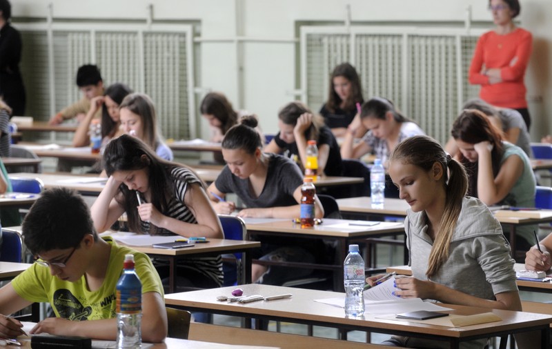 Aproape 15.000 de elevi au dispărut de pe listele de la Evaluarea Națională 2026. Generația care a trecut prin pandemie și 9 miniștri în 9 ani