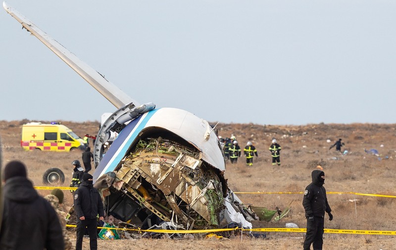 Prima reacție a Kremlinului după prăbușirea avionului din Kazahstan: „Ar fi greșit să facem ipoteze înainte să fie disponibile concluziile investigației”
