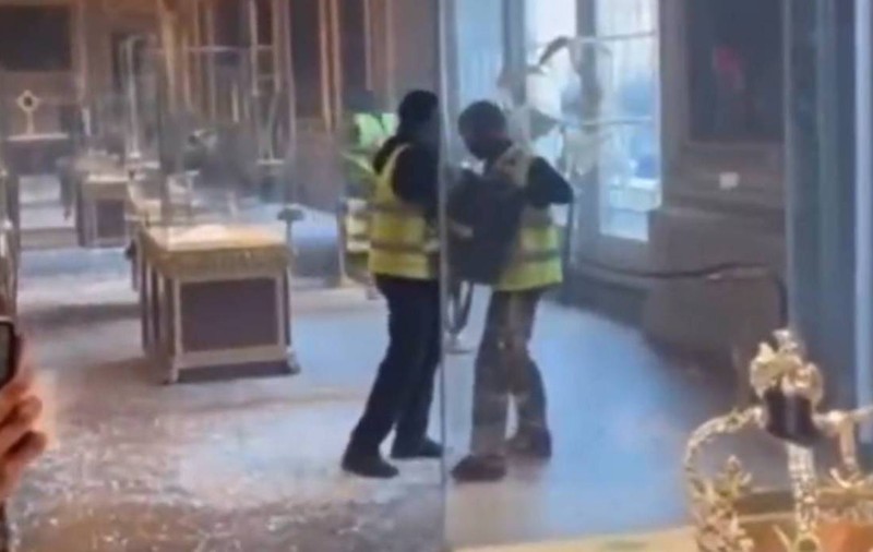 Greșelile făcute în timpul jafului de la Muzeul Luvru, explicate de un fost hoț de bijuterii: „O mișcare de amatori” | VIDEO