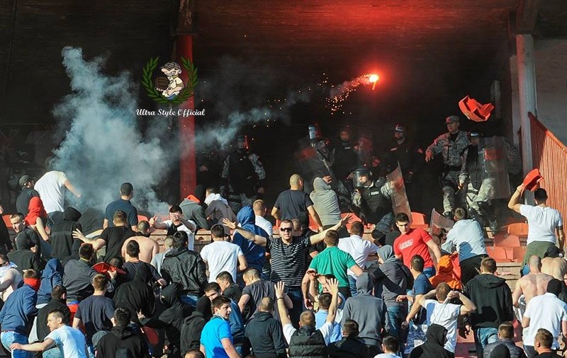 Derby împroșcat cu sânge la Belgrad! Fanii s-au bătut crunt pe ”Maracana” / GALERIE FOTO & VIDEO