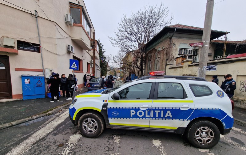 Plângere penală după evacuarea cu scandal din miezul iernii din București. Cinci oameni acuză autoritățile de tortură, abuz în serviciu și violare de domiciliu 