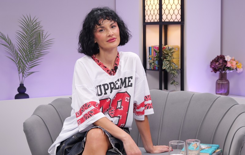 Secretul unui ten impecabil! Rux Opulență: „Am început să folosesc fond de ten pe la 23 de ani”