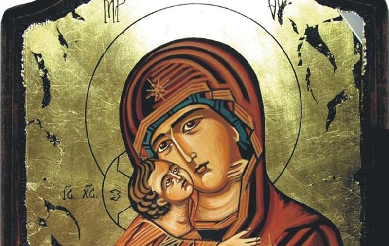 Biserica RECOMANDĂ ARDEREA ICOANELOR! Ştiai asta?