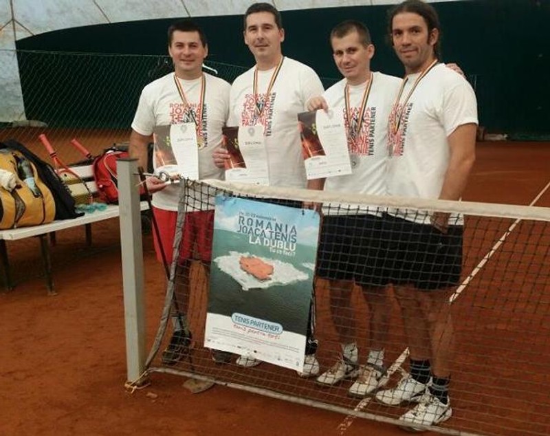 Românii joacă tenis la dublu în 15 orașe din țară / GALERIE FOTO