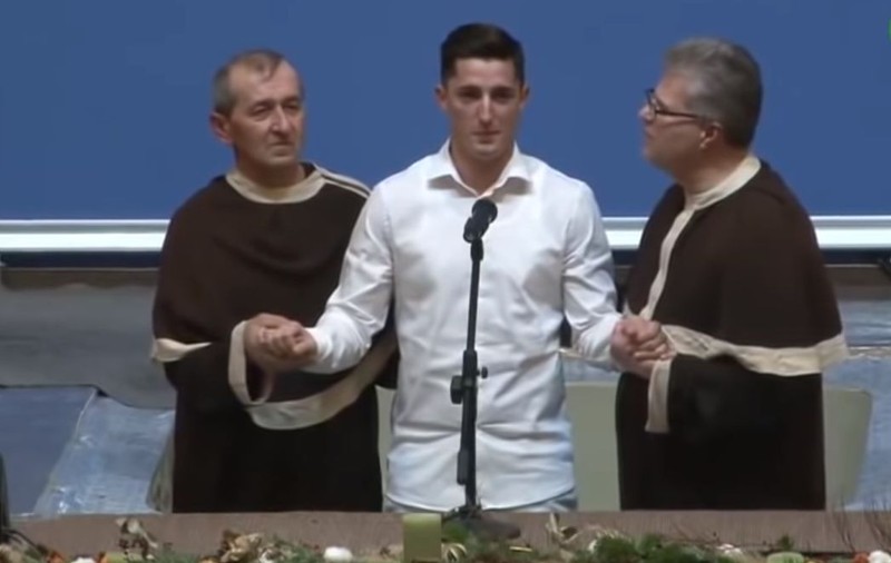 Steliano s-a botezat! Filip e penticostal și a făcut pasul înainte de a pleca în cantonament