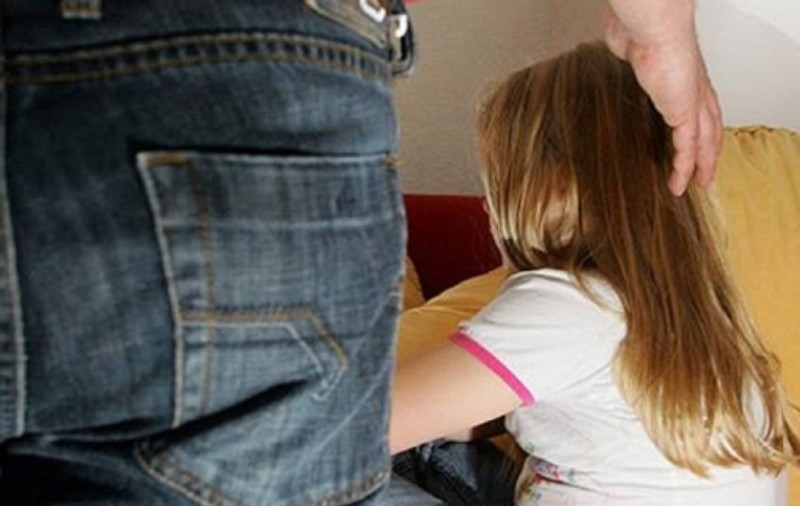 ORGII SEXUALE LA SLOBOZIA! Minoră de 12 ani, plătită pentru sex de un grup de afacerişti locali