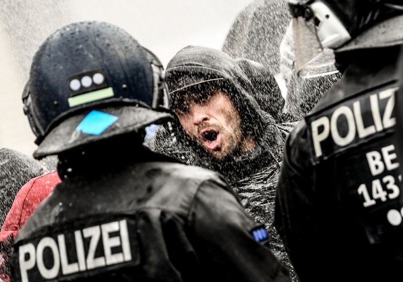 Manifestație împotriva restricțiilor COVID la Berlin FOTO: EPA