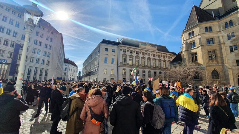 Comunitatea ucraineană s-a adunat în fața Ministerului de Externe austriac să ceară acțiuni concrete împotriva războiului