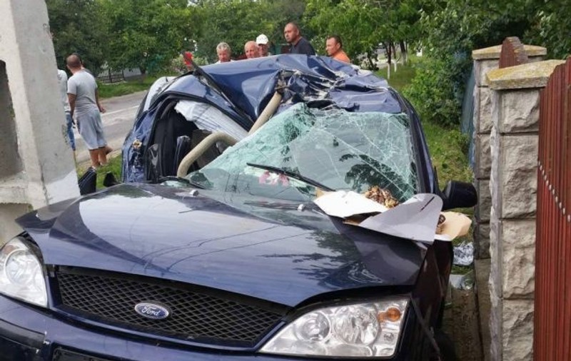 Accident grav în judeţul Vaslui. O tânără a murit la două zile de la nuntă