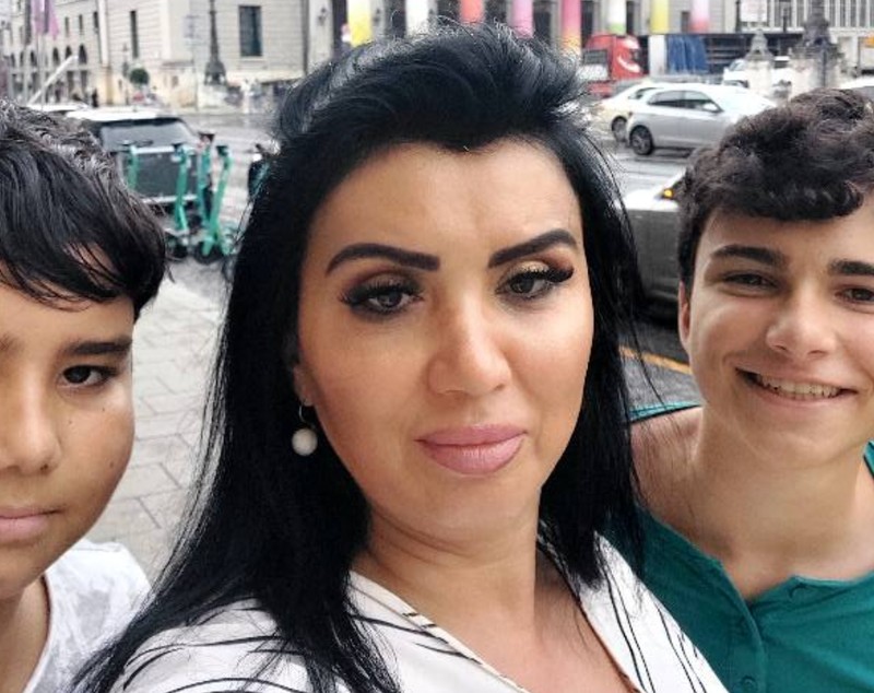 Ce i-au zis băieții Adrianei Bahmuțeanu când s-au văzut față în față: „Refuză să stea de vorbă, refuză... nu avem o comunicare ca înainte”