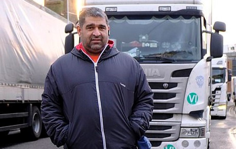 Șofer român de TIR blocat în Anglia de Crăciun, în timp ce familia îl așteaptă acasă: „Mi-e dor de soție și de fiică”