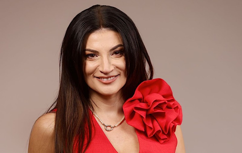 Ioana Ginghină, îmbrăcată provocator, dansează lasciv în fața fanilor săi. Confesiunea actriței: „Mă simt cea mai frumoasă și cea mai sexy”