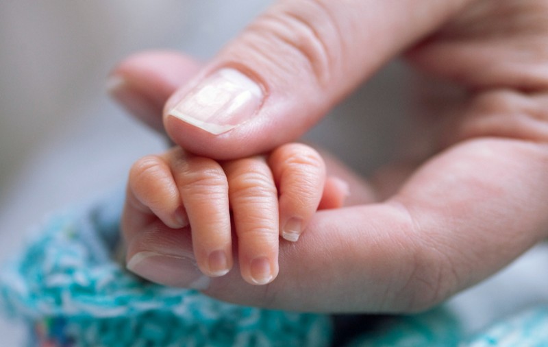 Un bebeluș născut prematur în Timișoara este învingător, după ce la naștere a cântărit 550 de grame