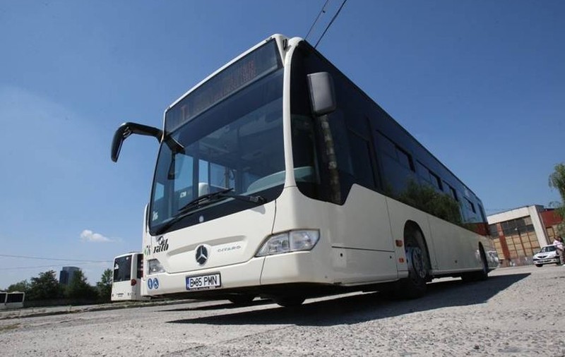 Zeci de percheziții la RATB! 120 de polițiști caută hoții de motorină 