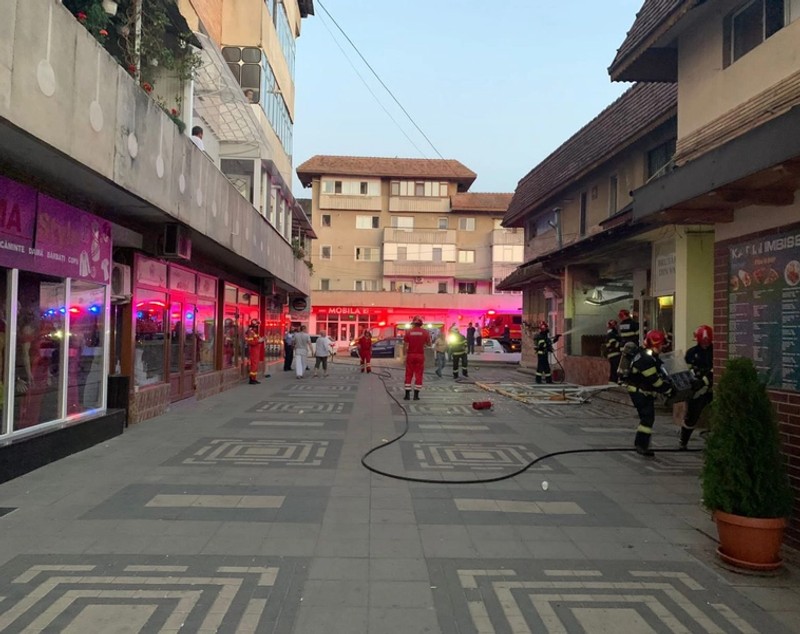 Explozie la o pizzerie din Pașcani. Proprietarul a fost rănit, iar un bloc a fost evacuat