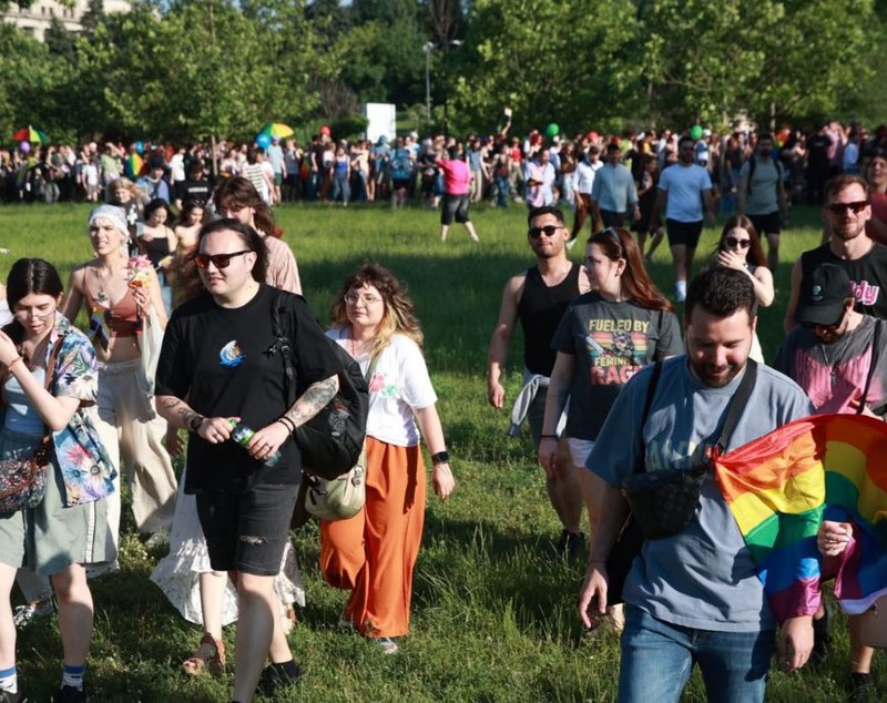Marșul Bucharest Pride 2026: zeci de mii de oameni cer drepturi egale pentru comunitatea LGBT+ și parteneriat civil pe Calea Victoriei