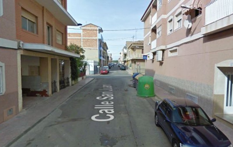 Un vecin a salvat viața unui copil de trei ani care a căzut de la un balcon prinzându-l în aer