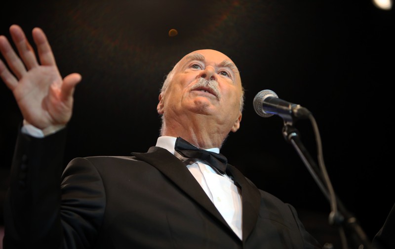 10 minute din timpul lui Tudor Gheorghe, cadou pentru femei, în martie! Ce regulile stricte are artistul la concerte