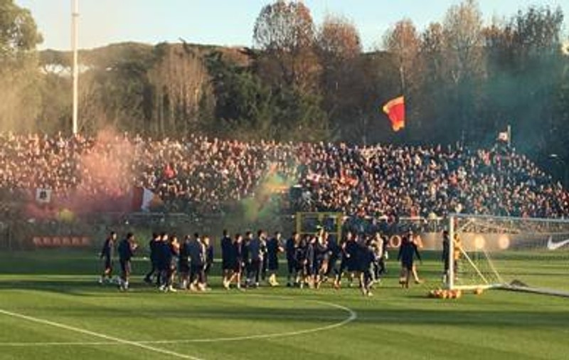 Liga Europa: Astra Giurgiu - AS Roma (joi, ora 20.00). Nebunie la antrenamentul de luni al Romei! 4.000 de fani au venit să le mulțumească jucătorilor / VIDEO