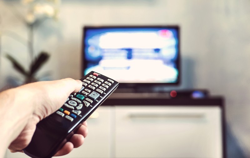 De ce au scăzut atât de mult audiențele televiziunilor în aprilie? Cine a pierdut cei mai mulți telespectatori