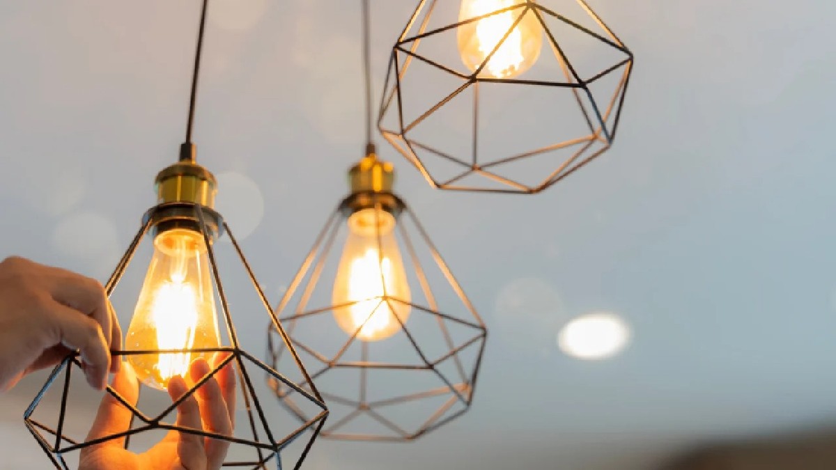 Facturile la energie electrică vor exploda din 1 iulie. Foto: Shutterstock