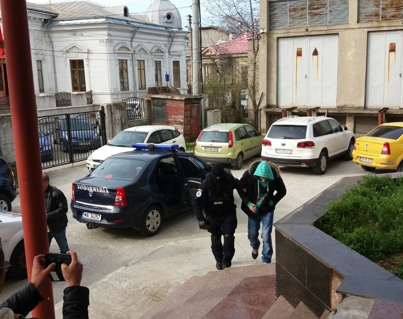 BOMBĂ! Cheloo de la Paraziţii, adus la audieri pentru trafic de droguri!