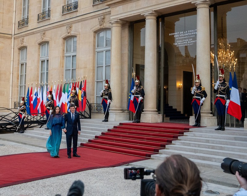 Imagini rare cu Mirabela Grădinaru și președintele României, Nicușor Dan, la dineul oferit de Emmanuel Macron. Stil și eleganță la Palatul Élysée