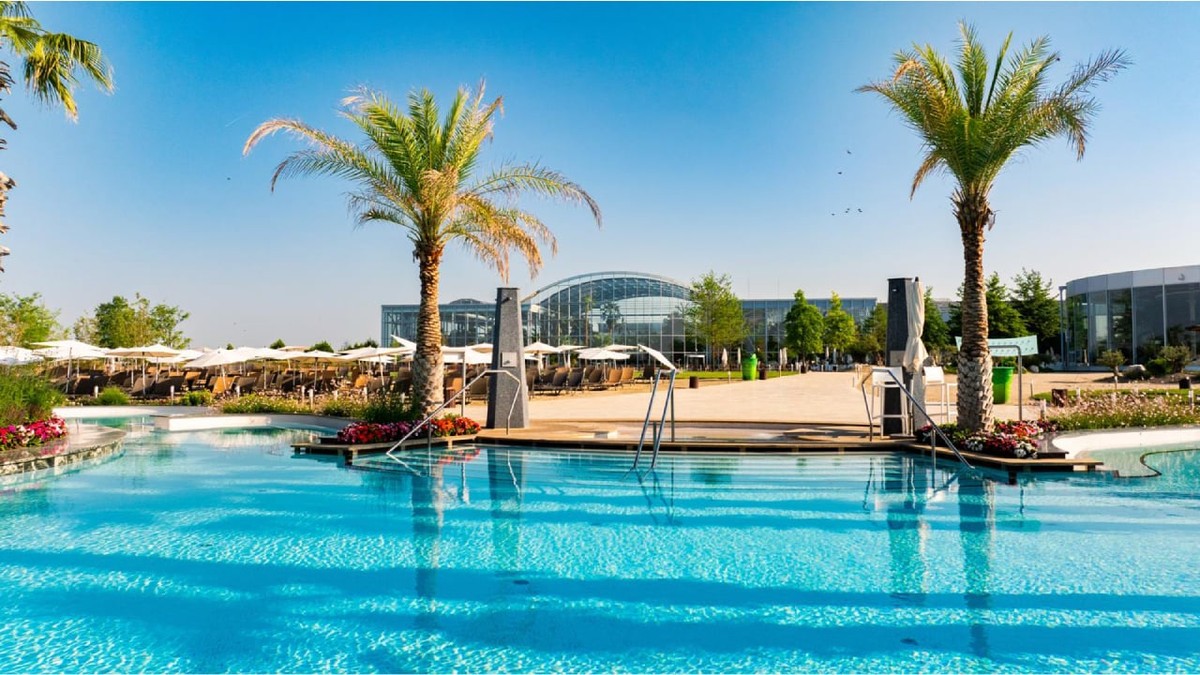 Plaja exterioară de la Therme București