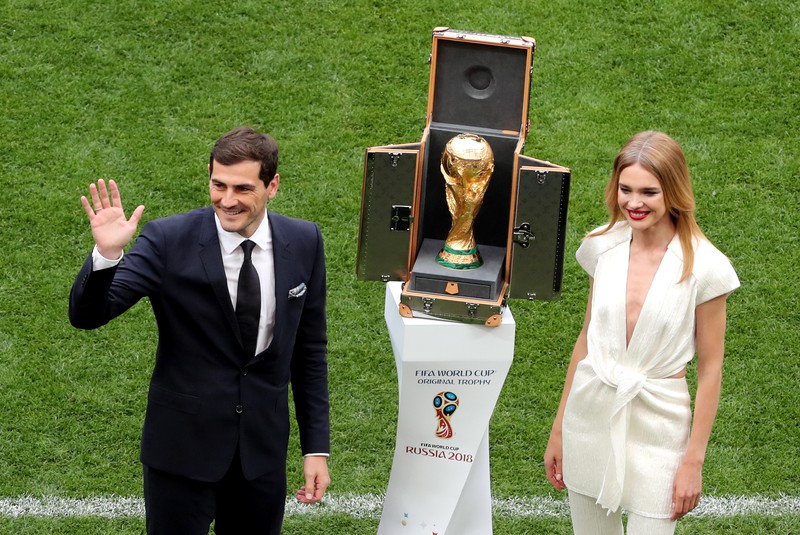 epa06807005 Spanish goalkeeper Iker Casillas (L) and Russian model Natalia Vodianova present the World Cup trophy prior to the FIFA World Cup 2018 group A preliminary round soccer match between Russia and Saudi Arabia in Moscow, Russia, 14 June 2018. (RESTRICTIONS APPLY: Editorial Use Only, not used in association with any commercial entity - Images must not be used in any form of alert service or push service of any kind including via mobile alert services, downloads to mobile devices or MMS messaging - Images must appear as still images and must not emulate match action video footage - No alteration is made to, and no text or image is superimposed over, any published image which: (a) intentionally obscures or removes a sponsor identification image; or (b) adds or overlays the commercial identification of any third party which is not officially associated with the FIFA World Cup) EPA-EFE/ABEDIN TERKENAREH EDITORIAL USE ONLY