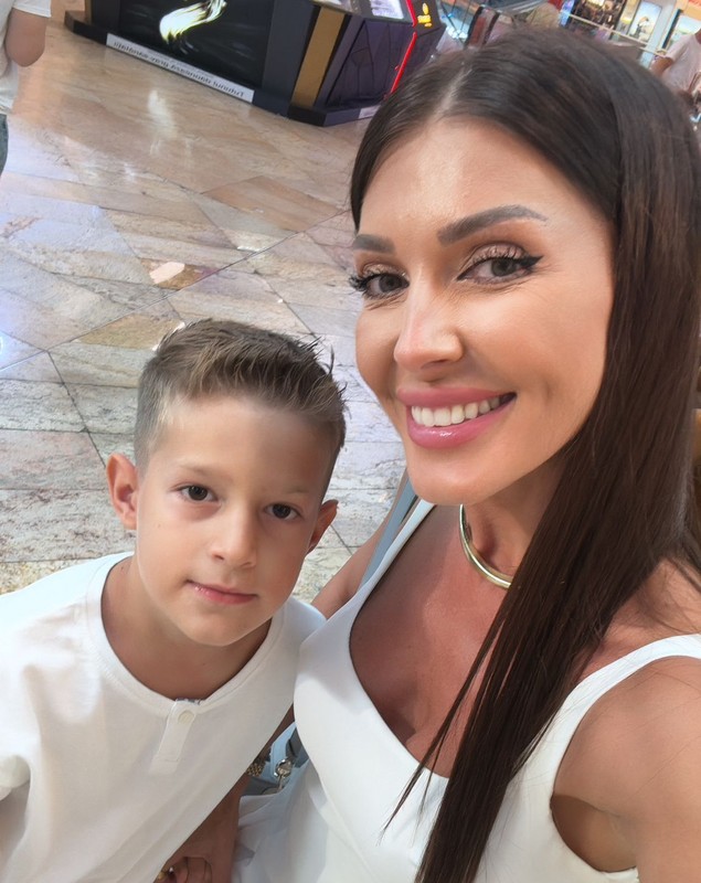 Ilinca Vandici, emoții mari în prima zi de școală a fiului ei. Zian e clasa I: „Am comandat din timp uniforma, ghiozdanul și penarul”