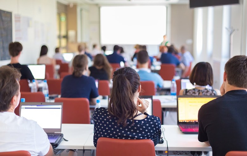 Codul drepturilor şi obligaţiilor studentului a fost actualizat, anunță Ministerul Educației
