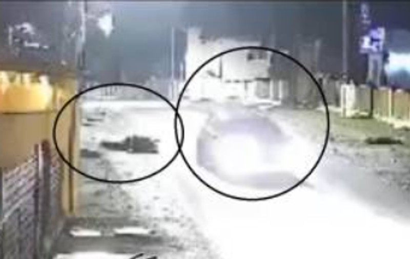 Un preot pensionar care se grăbea la sfințirea caselor de Bobotează a lovit cu mașina un pieton și a fugit de la locul accidentului, în Maramureș