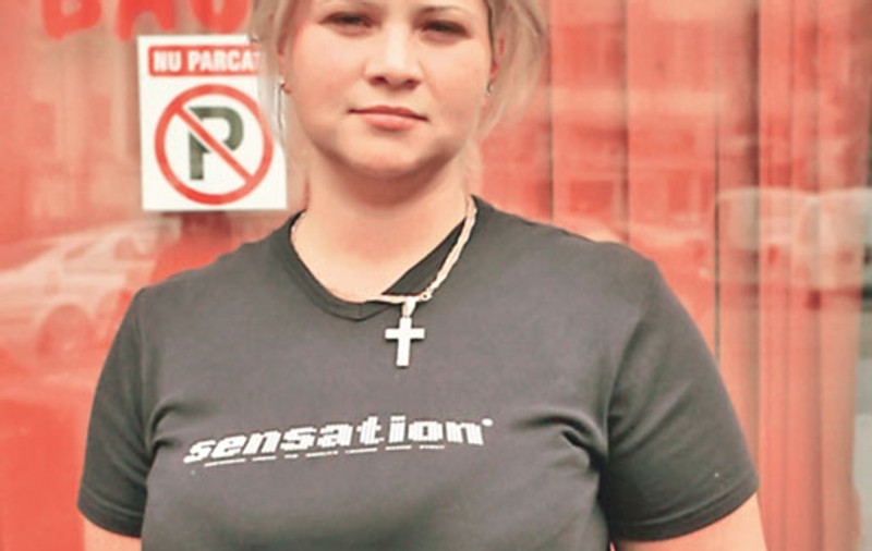 A apărat-o cu pistolul de fostul soţ