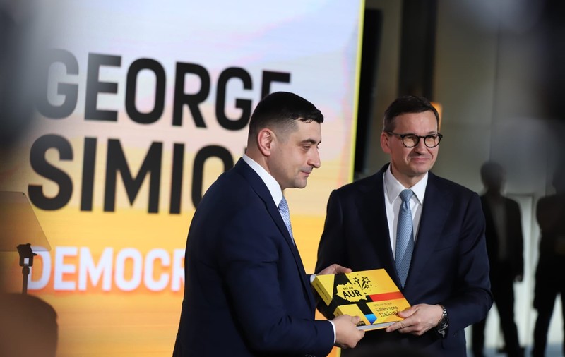 George Simion şi-a depus candidatura la alegerile prezidenţiale 2025 alături de Mateusz Morawiecki, fost premier al Poloniei