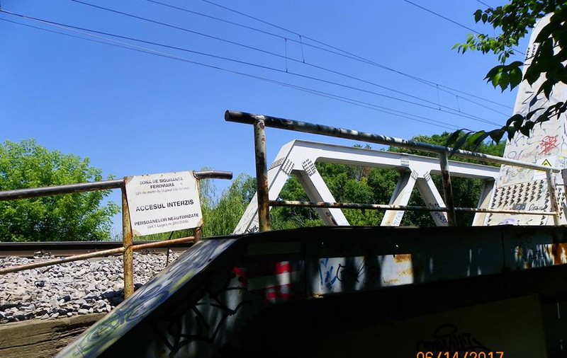 CFR atrage atenția că accesul pietonal pe podul de cale ferată din Parcul Herăstrău este interzis