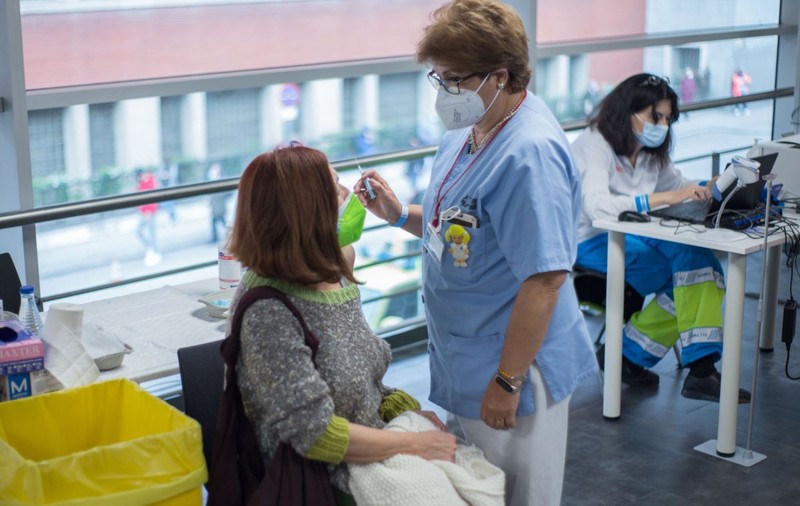 Noi modalități de programare la vaccin, de săptămâna viitoare: telefonic sau în centrul de vaccinare