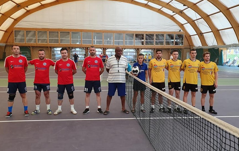 Reprezentanții echipei de tenis cu piciorul din Târgoviște îl contestă la minister pe șeful federației. ”E dictatură, spune că federația e el”
