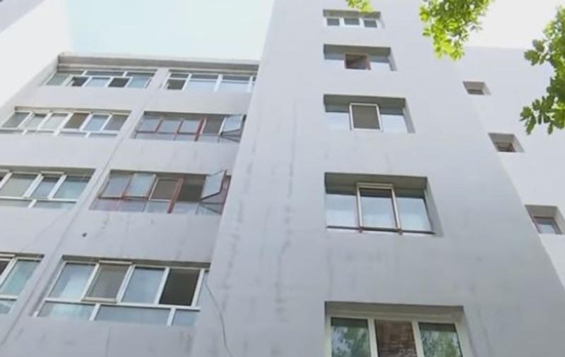 Bebeluș salvat ca prin minune după ce a căzut de la etajul cinci | VIDEO