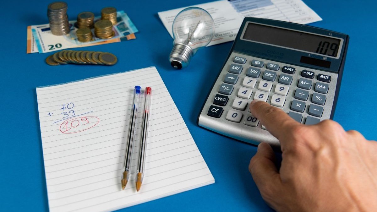 Facturi la electricitate. Poză cu caracter ilustrativ. Foto: Shutterstock