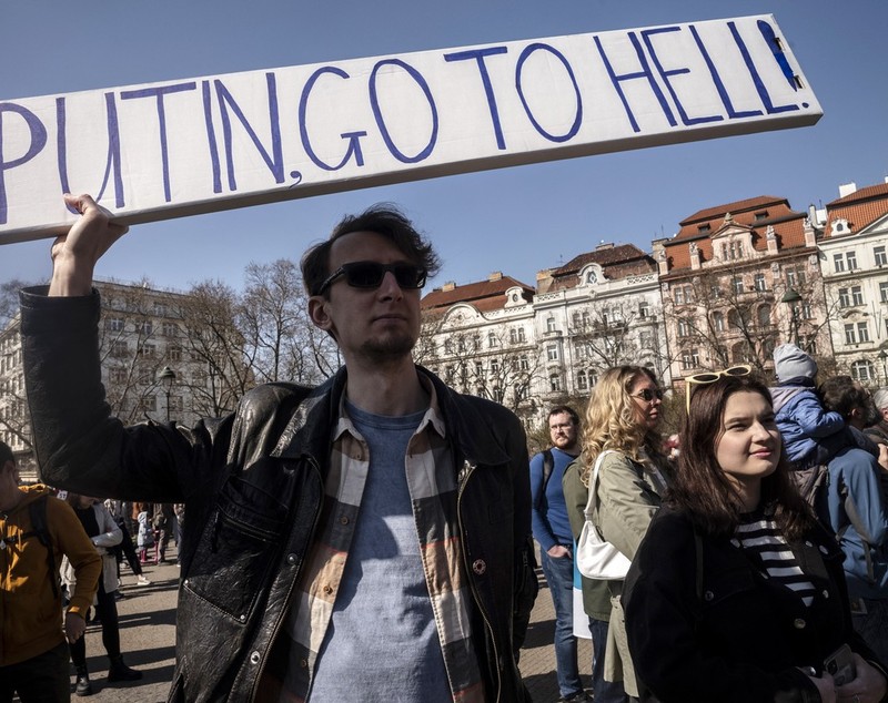 Comunitatea rușilor din Cehia, mesaje dure împotriva lui Putin la protestul antirăzboi organizat sâmbătă în Praga