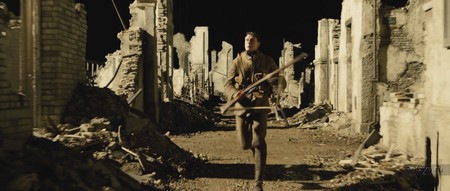 Schofield (George MacKay) aleargă printre ruine / Foto: Universal Pictures