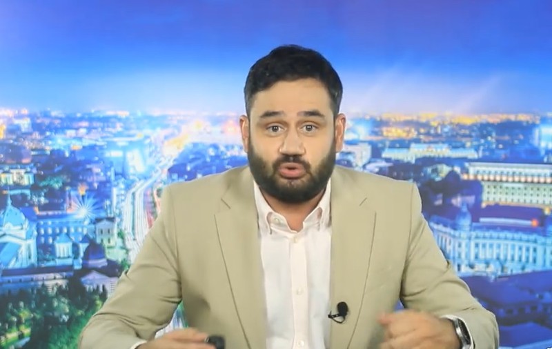Cine e Bogdan Nicolai de la „Cronica Cârcotașilor”. Face echipă cu Ioana Petric şi Codruţ Kegheş, a.k.a. Dezbrăcatu, la Prima TV