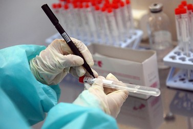 Abia în ziua externării la cerere i s-a făcut un test PCR, acuză asistenta